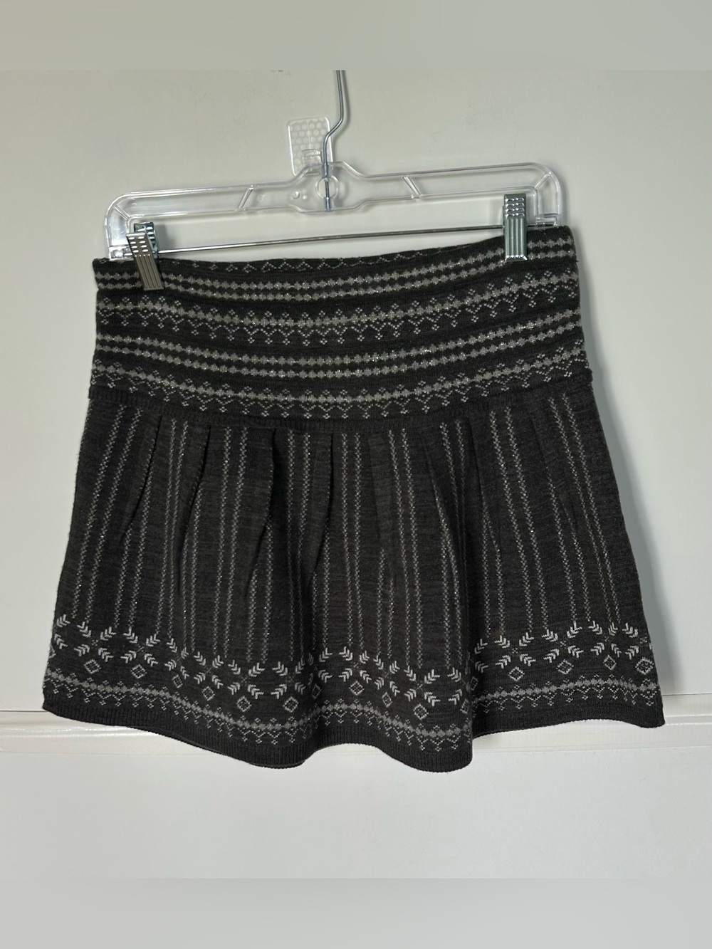 Princess Vera Wang Womens Black and Gray Patterned Knit Mini Skirt. Size M.